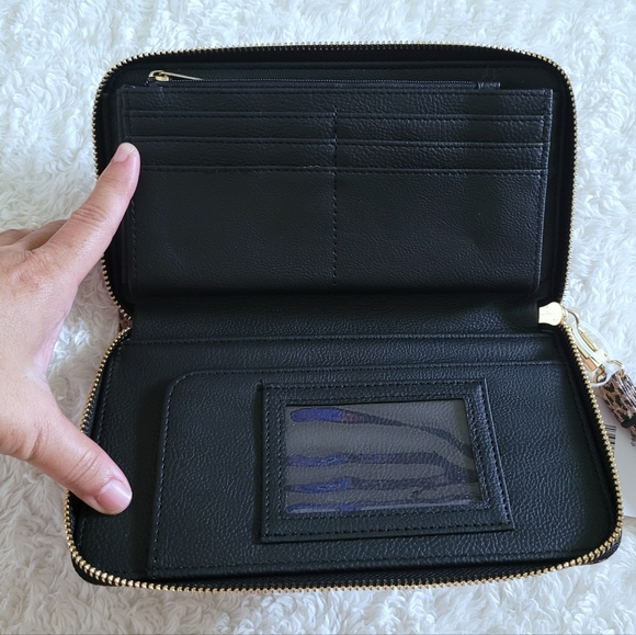 Betsey Johnson Leopard🐆 Wristlet - NWT - Picture 9 of 16